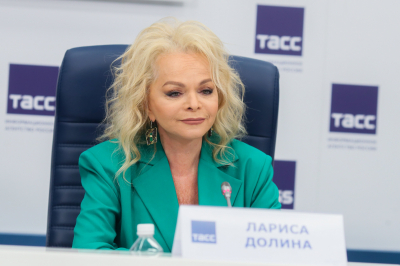 Лариса Долина ответила хейтерам на призывы уйти со сцены