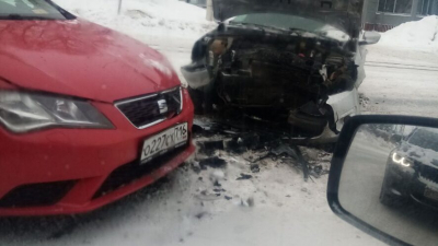 Из-за жёсткого ДТП в Салмачах образовалась огромная пробка 29/01/2026 &ndash;