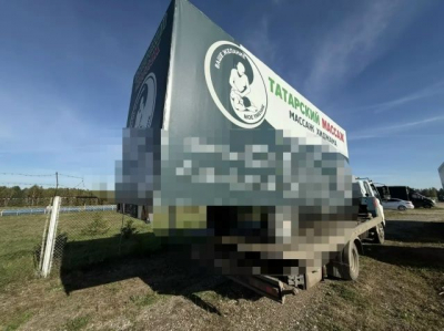 В Челнах эвакуировали грузовик с рекламой татарского массажа