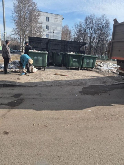 В Челнах перевозчики везут строительный мусор не на полигон, а оставляют во дворе