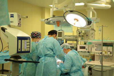 Казахстанцам запретили использовать пенсионные излишки на пластические операции