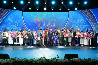 20 образцовых семей Казахстана наградили в Астане
