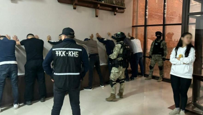 Канал поставок оружия из-за рубежа в обшивке авто выявили в Казахстане