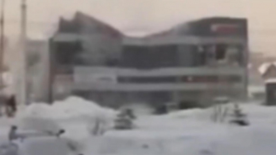 Обрушение торгового центра в Новосибирске. Видео