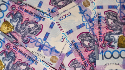 Тенге укрепился на 0,3% на фоне рекордных продаж валюты