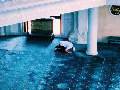 Взрыв в мечети унес жизни верующих в Исламабаде