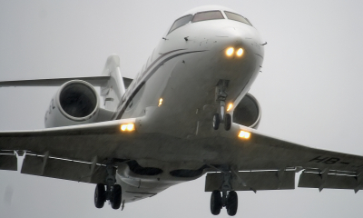 На фоне снегопада в аэропортах Москвы за два часа отменили четыре рейса