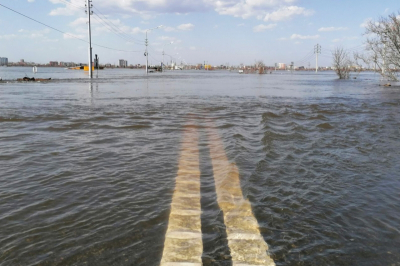 На Алтае перекрыли движение по трассе из-за разлива реки