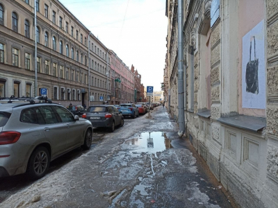 Химии &ndash; нет, песку &ndash; да: в Петербурге поддержали запрет реагентов на тротуарах