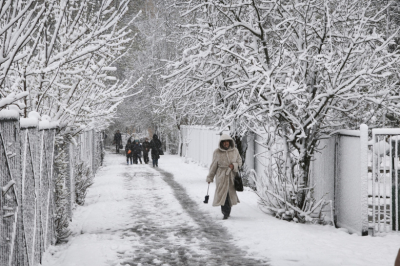 Появились кадры засыпанного снегом Подмосковья