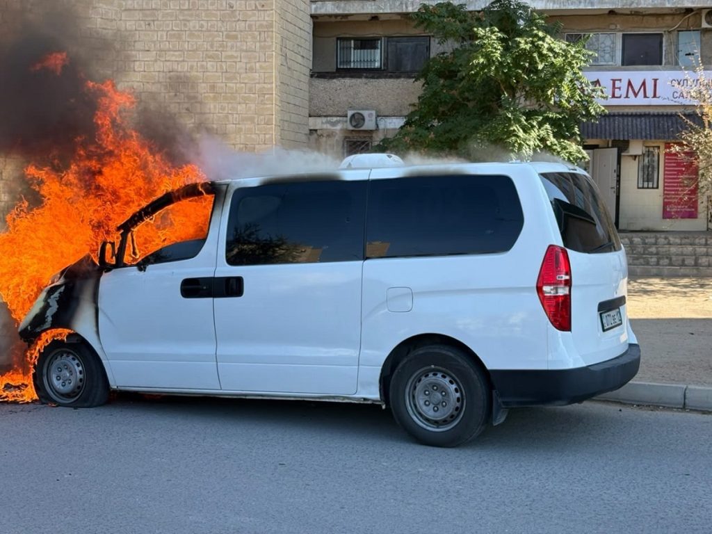 В Актау сгорел автомобиль