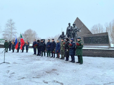 Минниханов поздравил бойцов с 37-летием вывода войск из Афганистана