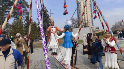 «Поем всем городом!». Как в Алматы отмечают Наурыз